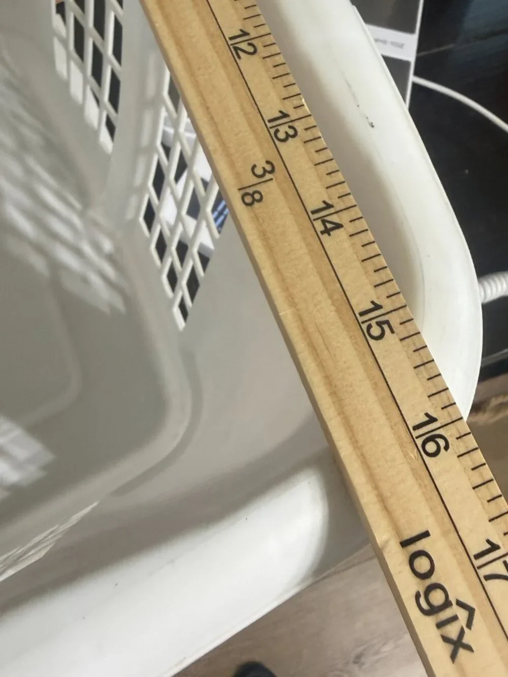 Vtg 1996 Rubbermaid White Rugged Heavy-Duty Retro Laundry Basket 2854 Retro Y2K